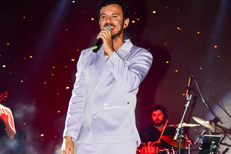 Yine singıl müjdesi