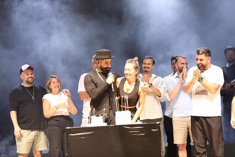 Ekim ayında 7 konserlik Avrupa turnesi