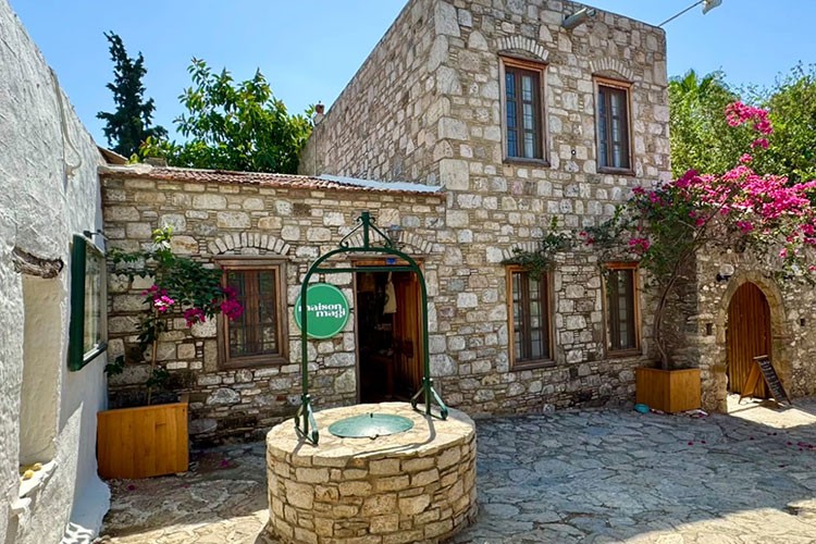 Datça'yı sanatla buluşturmaya devam ediyor