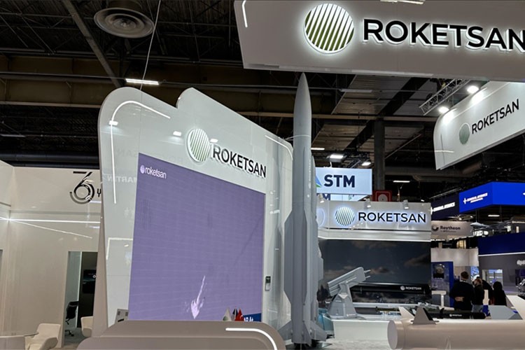 Roketsan Paris fuarında denizdeki gücünü sergiliyor
