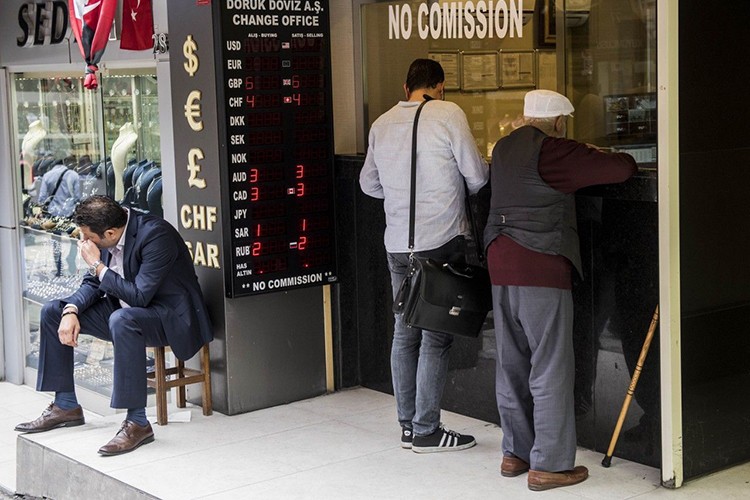 Dolar 6.82'de sabitlendi