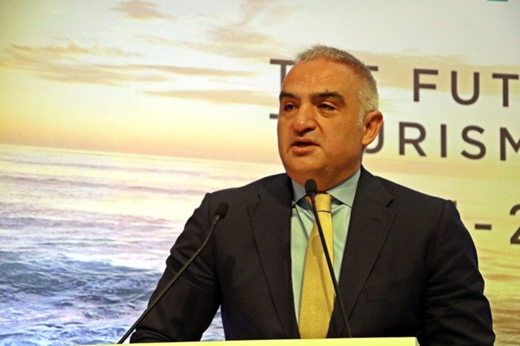 Bakan turizmcilere tarih verdi