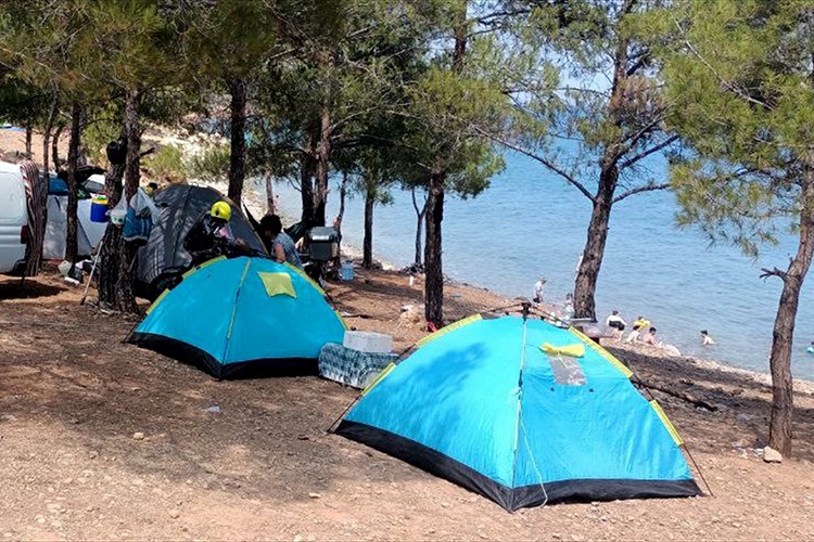 Mersin'in kamp alanlarında Kurban Bayramı tatili yoğunluğu