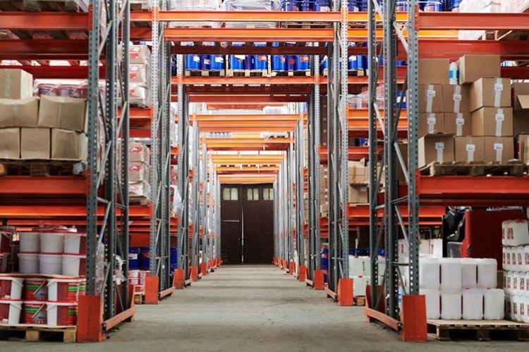 Müteahhitler stok yapacak depo arıyor