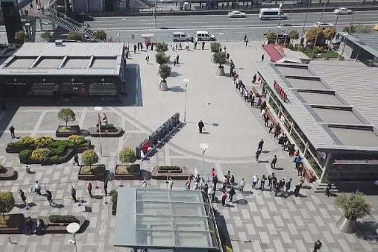 AVM'ler kontrollü açıldı