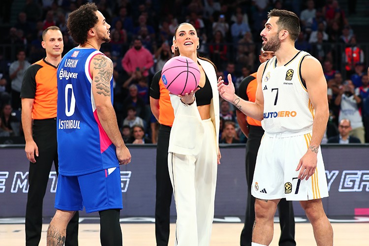 Pembe Top 10'uncu yılında Cansu Dere'nin elinden havalandı