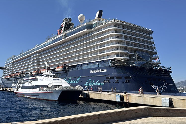 Bodrum'a "Mein Schiff 5" kruvaziyeriyle 2 bin 545 turist geldi