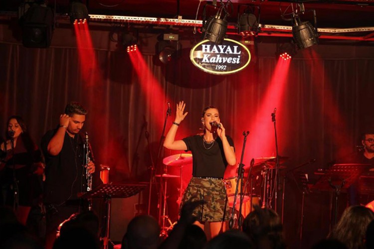 Hayranlarını efkarlandırdı