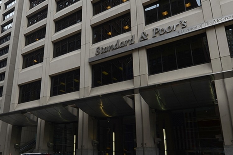 S&P, Fed'in ilk faiz indirimini aralıkta bekliyor