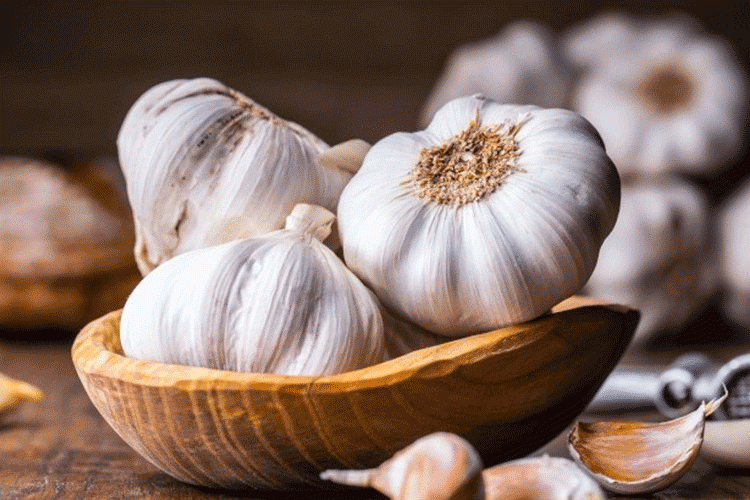 Muz, sarmısak, ayçiçek yağı ithali izne bağlandı