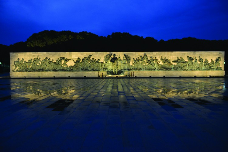 Çanakkale Şehitleri'nin Anısına Signify'ın Işıklarıyla Saygı Duruşu