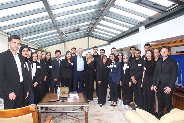 TİKAV bursiyerleriyle bir araya geldi
