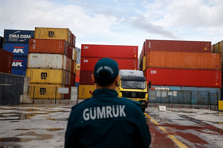 Gümrüklerde bu yıl 55,2 milyar liralık kaçak eşya ele geçirildi