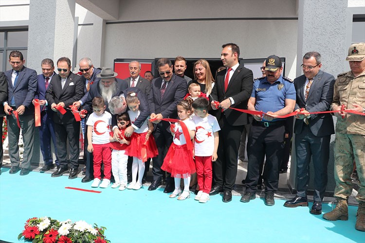 Hatay'da yaptırılan 3 okul törenle açıldı