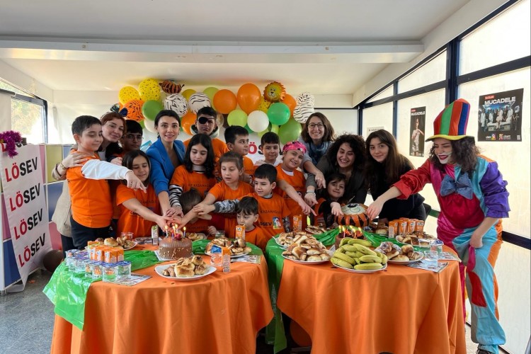 LÖSEMİLİ ÇOCUKLAR İSTANBUL'DA DOĞUM GÜNLERİNİ KUTLADI!