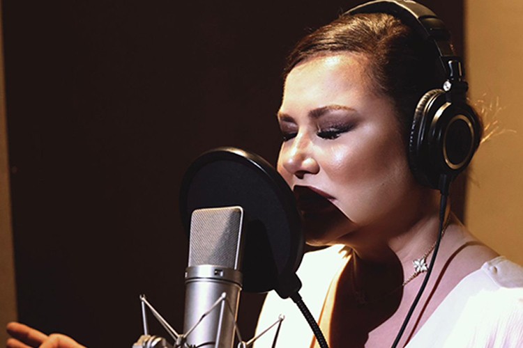 Deniz Seki'den yaz sürprizi