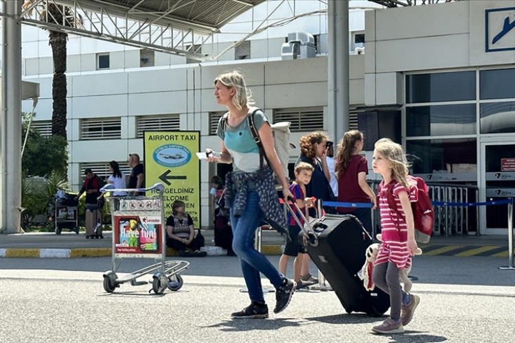 Antalya'ya gelen yolcu sayısı 16 milyonu aştı