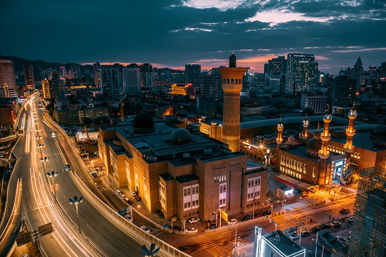 Tahran'da fazla tüketim nedeniyle 50 kurumun elektriği kesildi