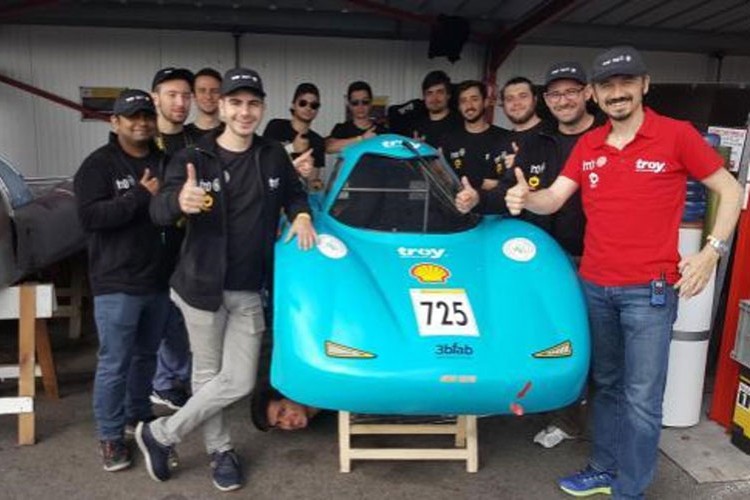 Zorlu Enerji İTÜ'lü gençlerin yanında