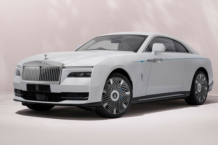 Rolls-Royce baharın zarafetini geleceğe taşıyor