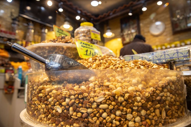 Kuru yemişçilerde yılbaşı hareketliliği yaşanıyor