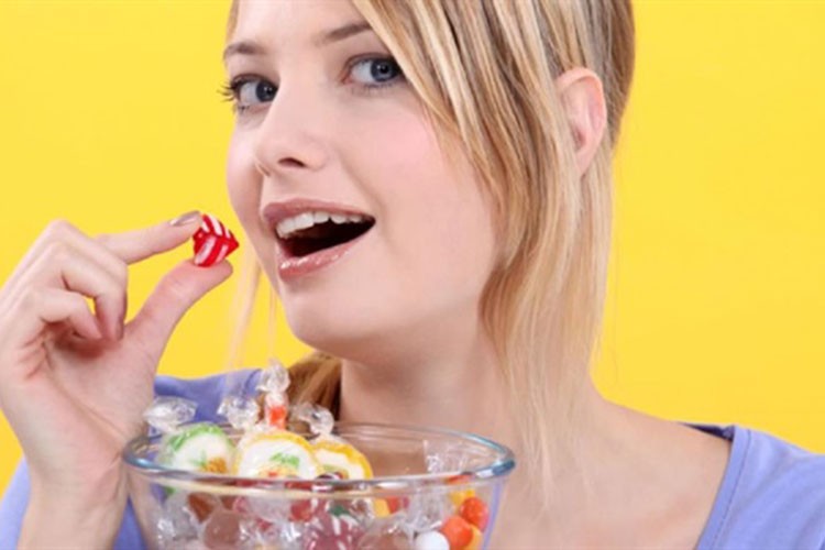 Şeker, yetişkinlerde de ağız ve diş sağlığını tehdit ediyor