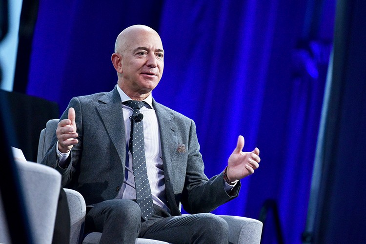 Bezos CEO'luktan ayrılıyor
