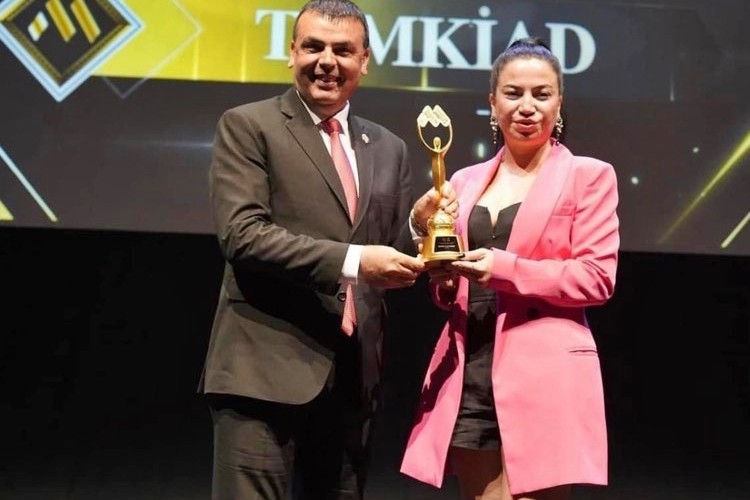 Nihat Tanrıkulu ayakta alkışlandı