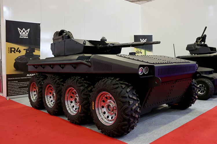 İnsansız kara aracı Alkar R8 görücüye çıktı