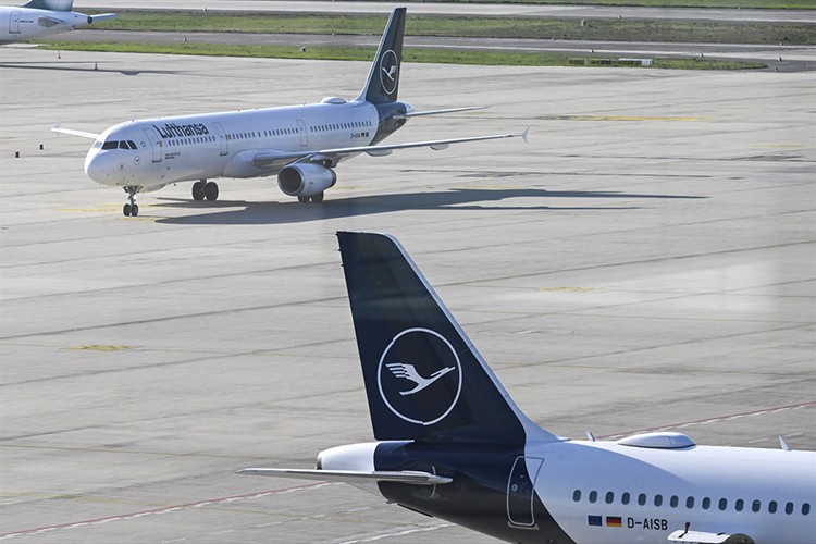 Lufthansa, jet yakıtı krizi nedeniyle 20 bin uçuşu iptal edecek