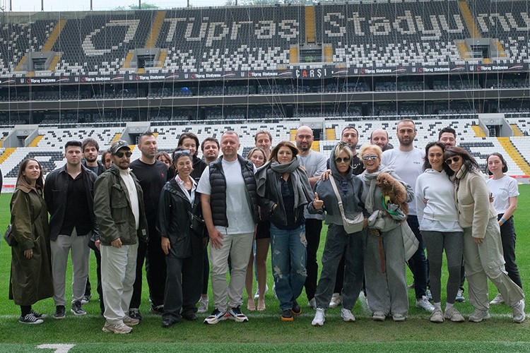 Süperstar her ayrıntısıyla yakından ilgileniyor