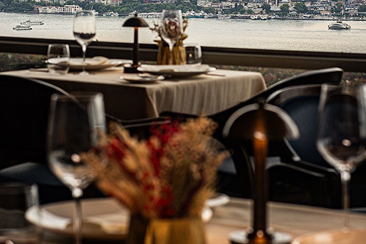 Izaka Terrace şefleri ve lezzetleri birleştiriyor