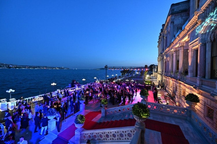 Saat&Saat'ten 30. Yılına Görkemli Kutlama