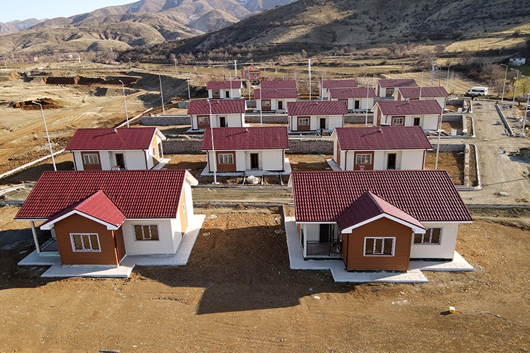 TOKİ, Elazığ'da 1564 evin ihalesini yaptı