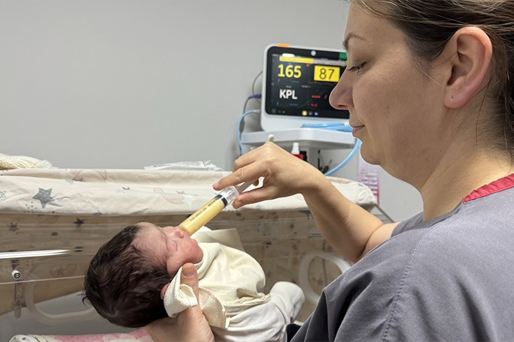 Otizm riskine karşı bebeklere anne sütü verilmesi önerisi