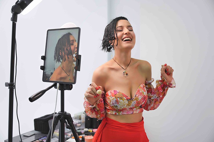 Renklenmeyi seven tüm kadınlarla