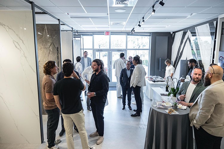 Kütahya Seramik Amerika'daki Yolculuğuna Resmen Başladı