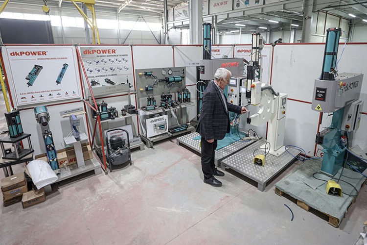 Askerdeyken projesini çizdiği silindirler 70 ülkede kullanılıyor