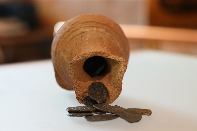 Antik kumbaradan 1400 yıllık sikke çıktı