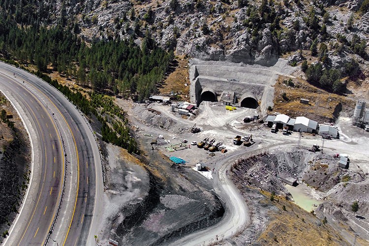 İç Anadolu'yu Akdeniz'e bağlayan yolda "kış çilesi" bitiyor