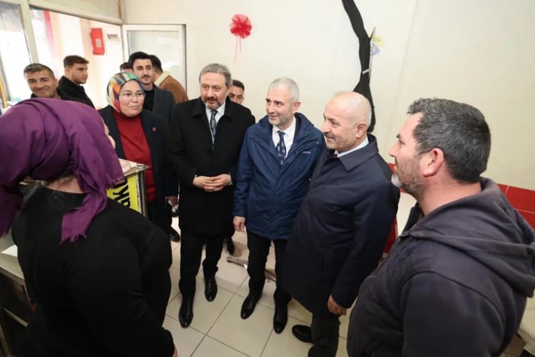 BAŞKAN ADAYI BÜYÜKGÖZ'DEN BEYLİKBAĞI'NDA ESNAF ZİYARETLERİ