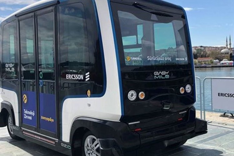 Sürücüsüz araç yola çıktı