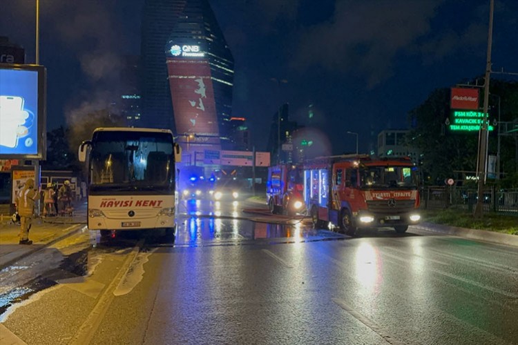 Beşiktaş'ta yolcu otobüsünde çıkan yangın söndürüldü