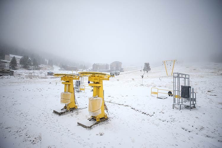 Kar yağışı turizmcileri sevindirdi