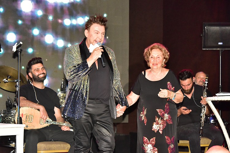 Ana Oğul Üflediler