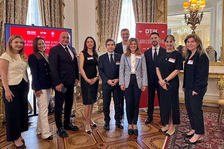 DEİK/DTİK Genç Diaspora Lansmanını Londra'da gerçekleştirdi