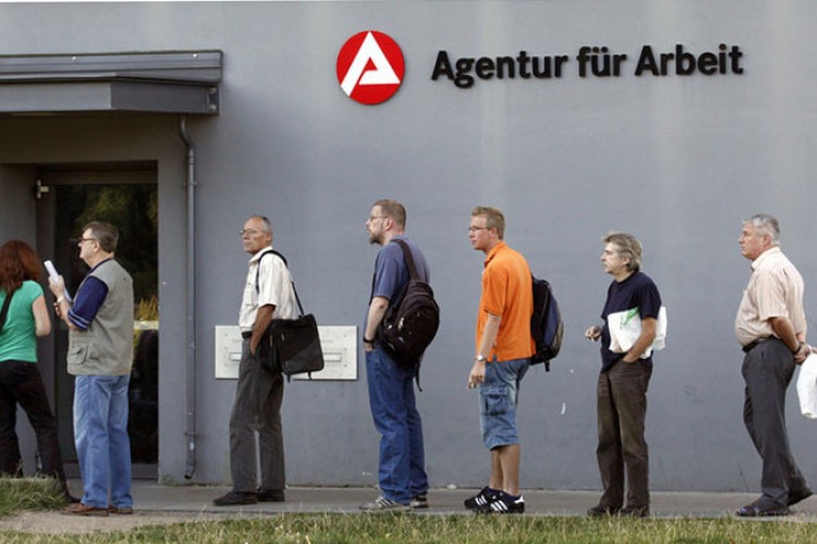 Almanya'da işsizlik mayısta beklenenden az arttı