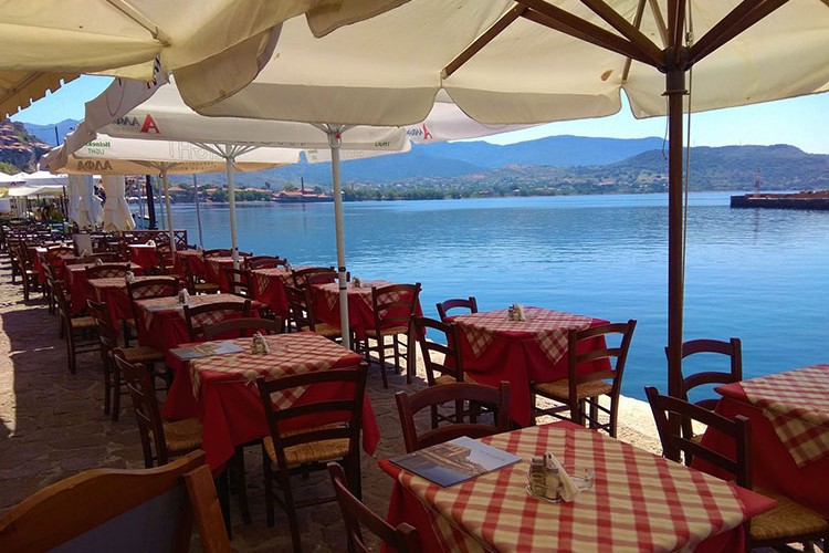 Zeytinağacının gölgesinde Molivos