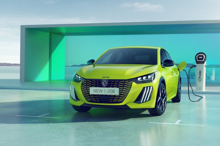 PEUGEOT AVRUPA'NIN ELEKTRİKLİ B SEGMENTİ LİDERİ!