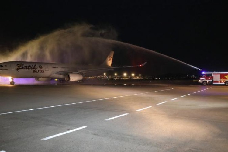 Sabiha Gökçen Havalimanı'nda ilk uzun menzilli direkt uçuş gerçekleşti